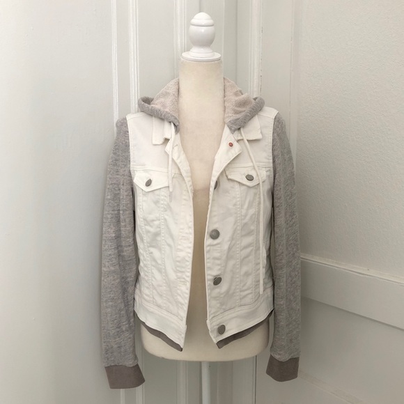 American Eagle Outfitters Jackets & Blazers - American Eagle Knit Sleeve White Denim Jacket